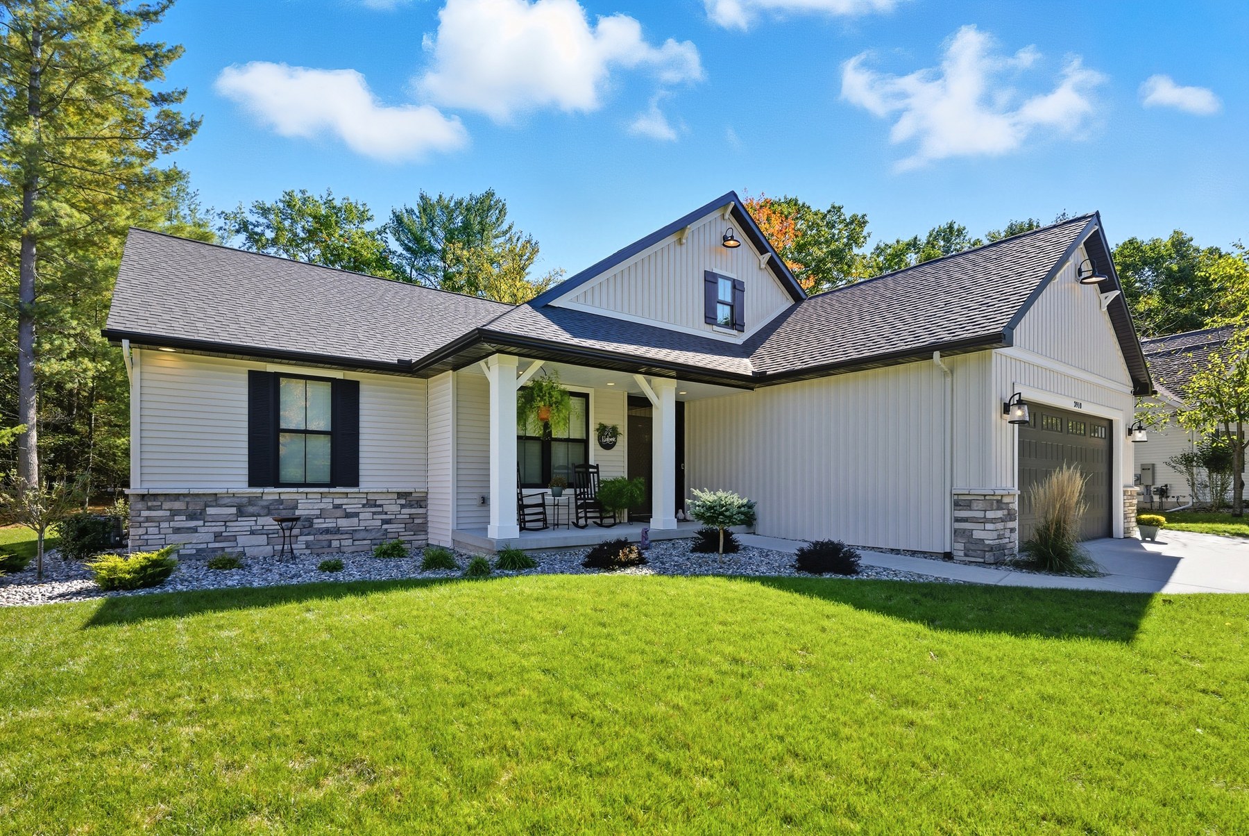 3910 Plumtree Lane, Midland MI exterior